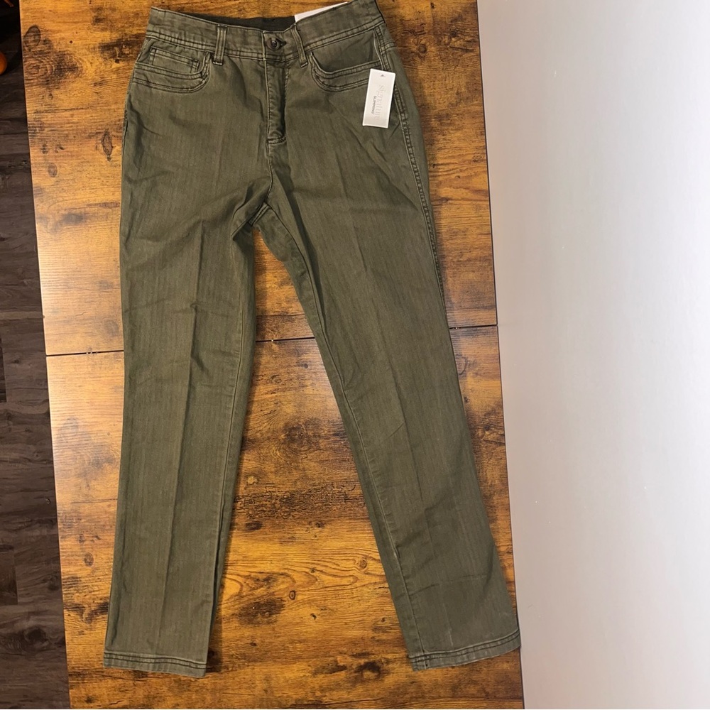 Christopher and Banks Signature Slimming Pants-size 4.‎